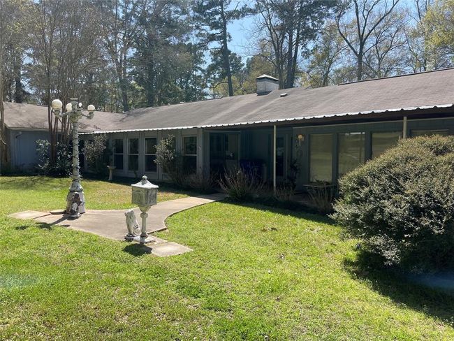 404 N Grace St, House other with 4 bedrooms, 3 bathrooms and 2 parking in Crockett TX | Image 5