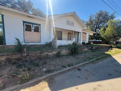606 Avenue C, Brownwood, TX, 76801-3210 | Card Image