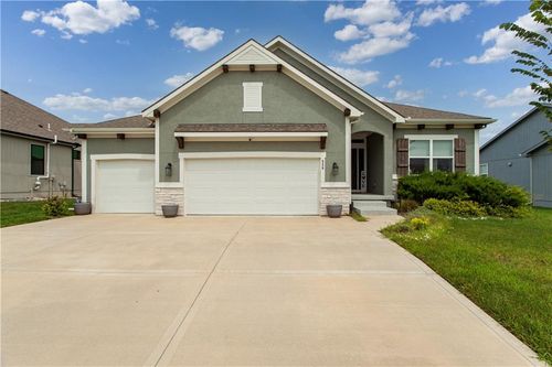 520 Se David Rd, Lee's Summit, MO, 64082 | Card Image