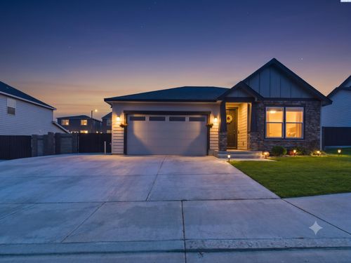 7889 Blanchard Loop, West Richland, WA, 99353-4034 | Card Image
