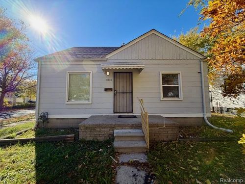 18808 Kingsville St, Harper Woods, MI, 48225-2178 | Card Image