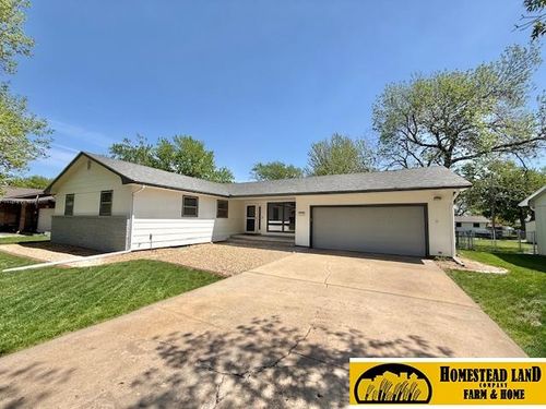 1122 Hubble St, Fairbury, NE, 68352-1702 | Card Image