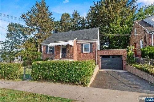 33 Dupont Pl, Irvington, NJ, 07111-3940 | Card Image