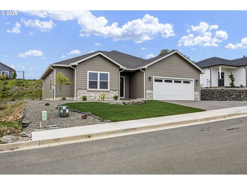 925 Sand Pines Ave, Sutherlin, OR, 97479-9165 | Card Image