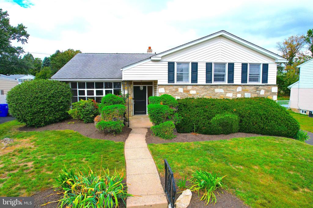 Oak Lane Rd, Cheltenham, PA 19012