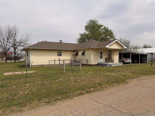 1412 E Walnut St, Cushing, OK, 74023-3032 | Card Image