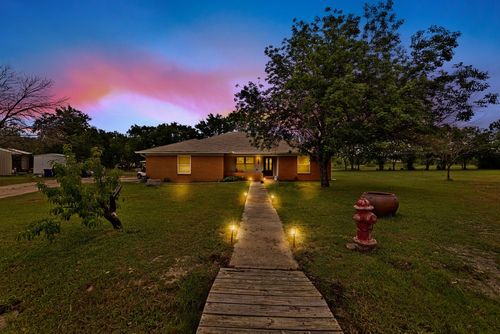 914 Glengarden St, Krum, TX, 76249-6800 | Card Image
