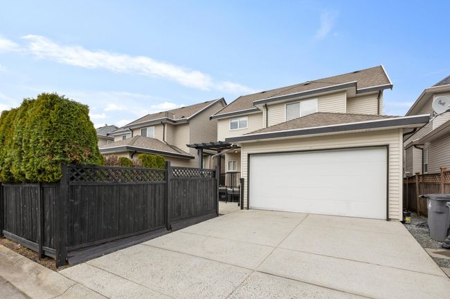 19390 73 Avenue, House other with 6 bedrooms, 4 bathrooms and 4 parking in Surrey BC | Image 27