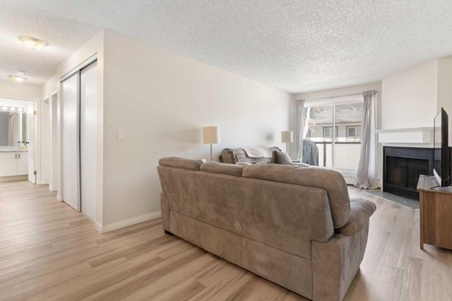3209 - 393 Patterson Hill Sw, Home with 2 bedrooms, 1 bathrooms and 1 parking in Calgary AB | Image 17