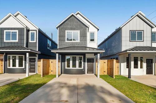 227 S Broadway St, La Porte, TX, 77571-5311 | Card Image