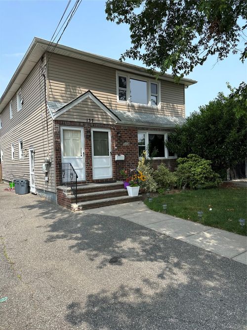 137 Nassau Blvd, West Hempstead, NY, 11552-1027 | Card Image