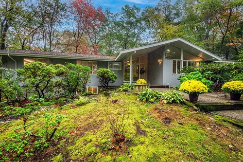 12 Laurel Dr, Lincoln, MA, 01773-3904 | Card Image