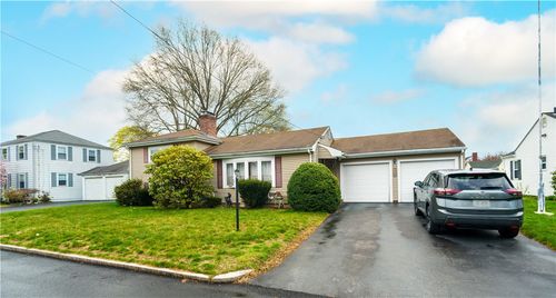 71 Bent Rd, Rumford, RI, 02916-2218 | Card Image