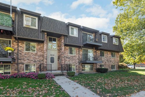425 Riviera Dr, Saint Clair Shores, MI, 48080-1544 | Card Image