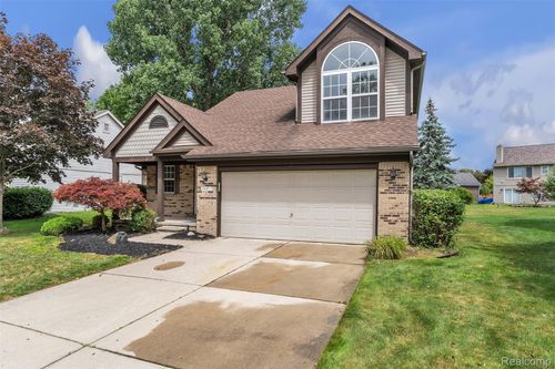147 Fischer Dr, Westland, MI, 48186-3464 | Card Image