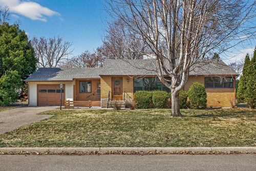 2009 Wheeler St N, Roseville, MN, 55113-5646 | Card Image
