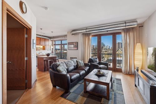 apt-322-15 E Franklin Ave, Minneapolis, MN, 55404-4481 | Card Image