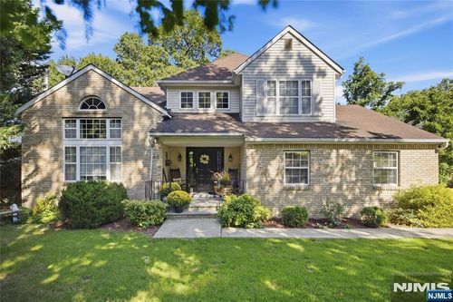 18 Metro Vista Dr, Hawthorne, NJ, 07506-3426 | Card Image