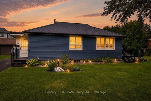 976 Yonge St, Midland, ON, L4R2E7 | Card Image