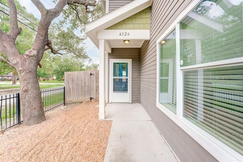 4326 Darter Street, Houston, TX, 77009 | Card Image