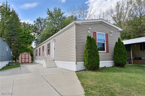 29 Carl Ln, Olmsted Twp, OH, 44138-1803 | Card Image