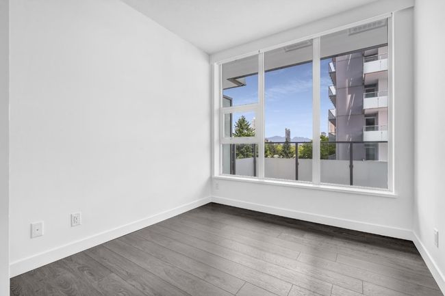 Unfurnished room with dark wood-style flooring | Image 14