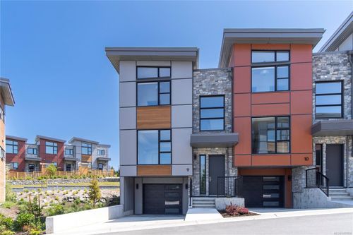 9-4253 Dieppe Rd, Victoria, BC, V8X2N2 | Card Image