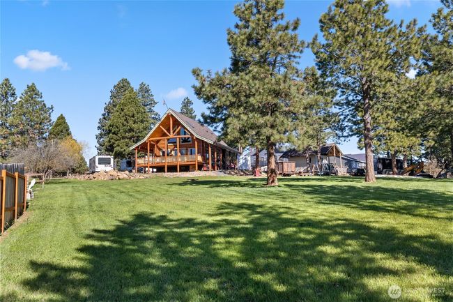 Double lot providing an abundance of outdoor space | Image 4