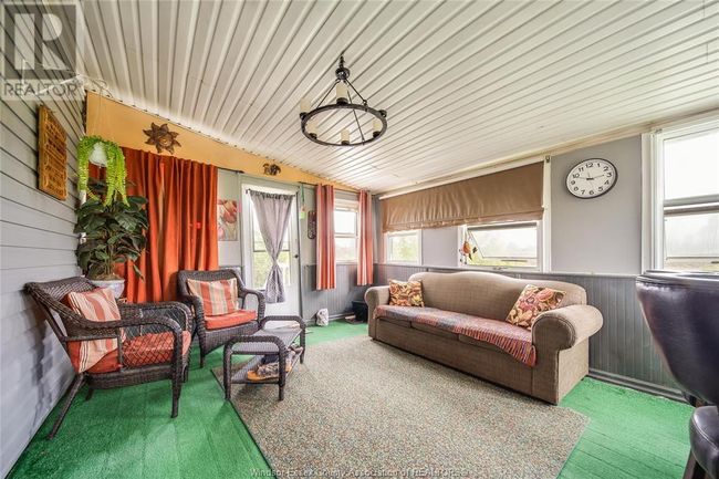 5 Elm Crt, Home with 2 bedrooms, 1 bathrooms and null parking in Mcgregor ON | Image 5