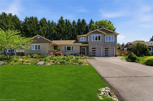 82 Cumming Crt, Ancaster, ON, L9G1V3 | Card Image
