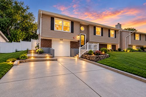 7128 Glenwood Ln, Hanover Park, IL, 60133-6459 | Card Image