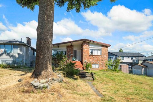 4561 Manor St, Vancouver, BC, V5R3X4 | Card Image