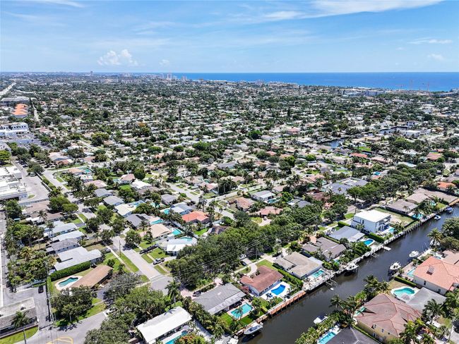 2141 Ne 49 Th St, House other with 3 bedrooms, 2 bathrooms and null parking in Lighthouse Point FL | Image 39
