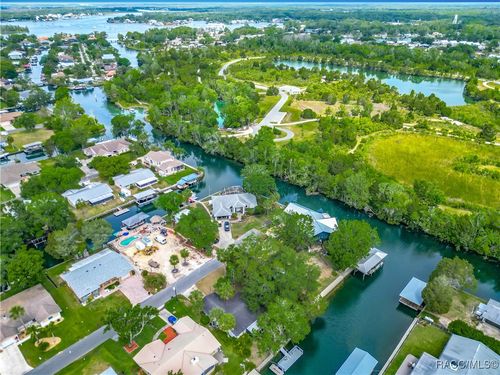 1011 Se 4th Ave, Crystal River, FL, 34429-4924 | Card Image