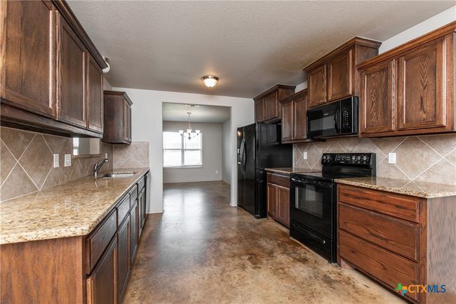 6903 Oliver Loving Dr, House other with 5 bedrooms, 3 bathrooms and null parking in Killeen TX | Image 4