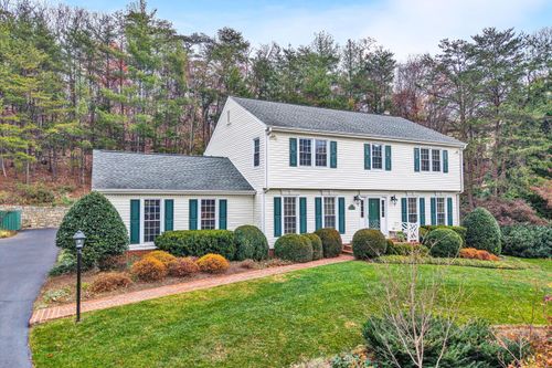 5023 Meadow Creek Dr, Roanoke, VA, 24018-7871 | Card Image