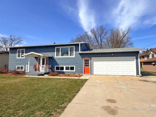 302 Mound St, Decorah, IA, 52101-1504 | Card Image