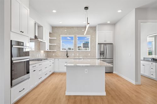 0104-700 W Vickery Blvd, Fort Worth, TX, 76104 | Card Image