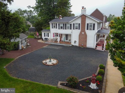 124 E Burlington St, BORDENTOWN, NJ, 08505-1761 | Card Image