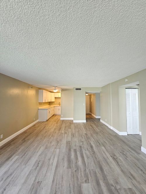 201-1820 N Congress Ave, West Palm Beach, FL, 33401-8202 | Card Image