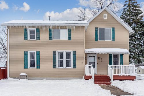 915 Young St, Jesup, IA, 50648-7766 | Card Image