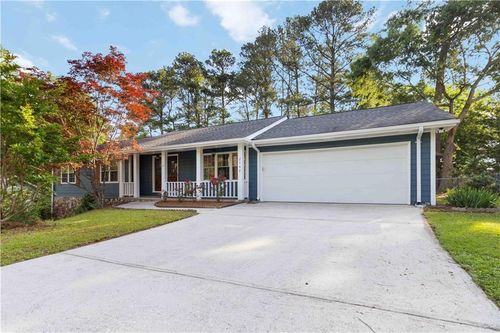 2142 Graystone Pkwy, Grayson, GA, 30017-1103 | Card Image