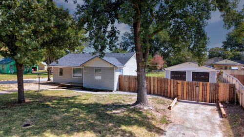 1126 N 9th St, Arkansas City, KS, 67005-2046 | Card Image