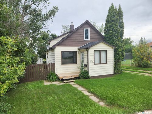 634 2nd Street, Estevan, SK, S4A0K9 | Card Image