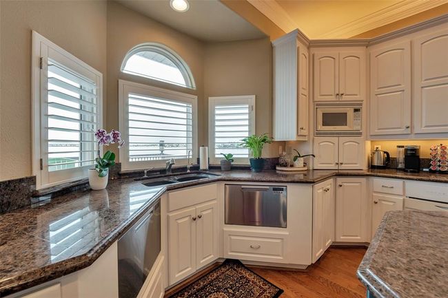 Kitchen chores are more fun with a spectacular view of Jones Bay. | Image 20