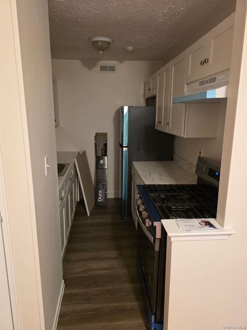 289 Artist Lake Drive, Brookhaven, NY, 11953 | Card Image