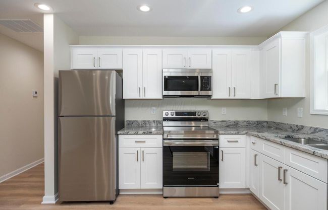 32 Maple St, House other with 3 bedrooms, 2 bathrooms and null parking in Jeffersonville OH | Image 6