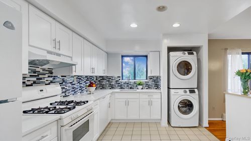 2-9 Harrison Avenue, Glen Cove, NY, 11542 | Card Image