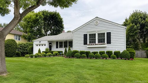 205 Meadbrook Rd, Garden City, NY, 11530-1210 | Card Image