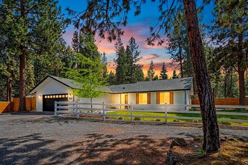 18961 River Woods Dr, Bend, OR, 97702-7906 | Card Image